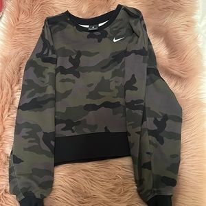 Camo Nike Cropped Long Sleeve Sweatshirt